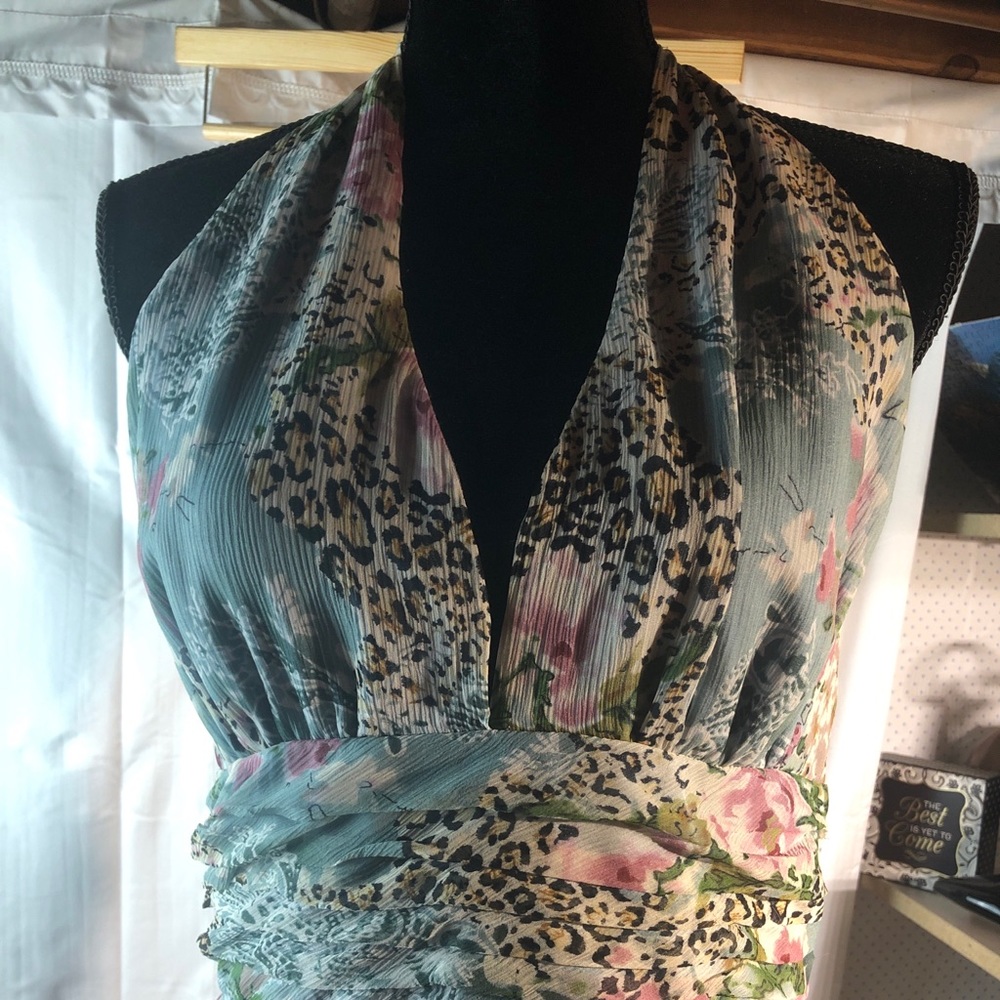 Floral halter dress 👗